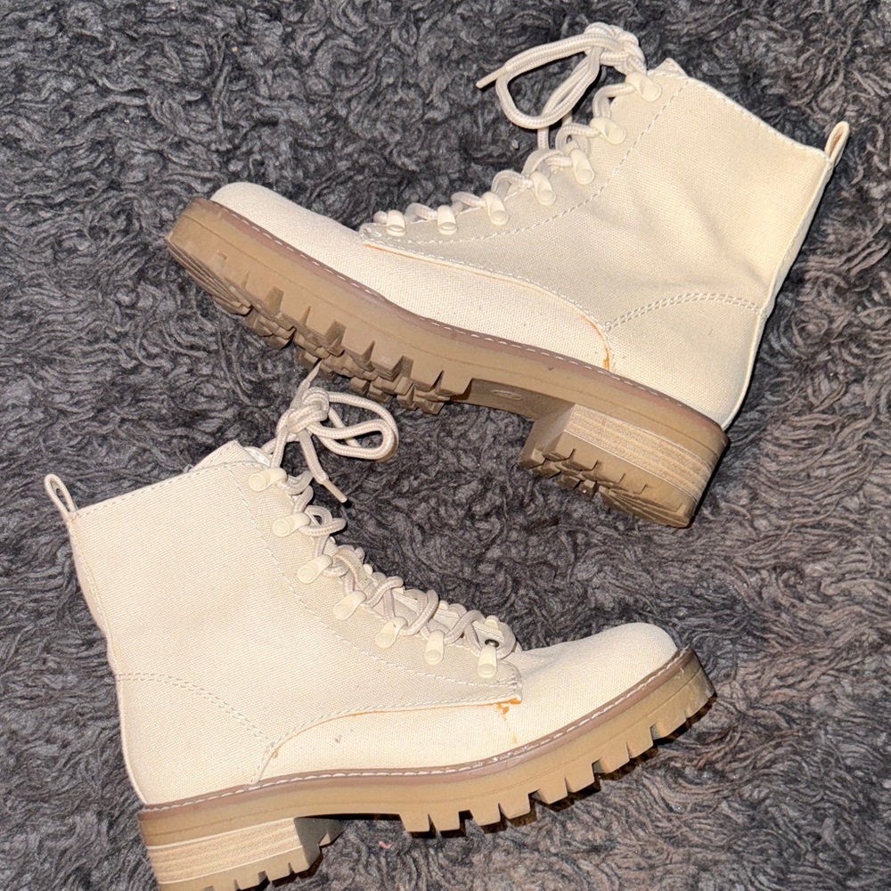 Women's Cream Lace-Up Boots